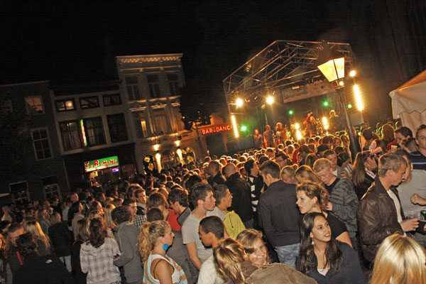 HBO Intro 2009. Op vier plaatsen feest.